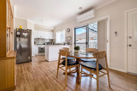 Discover Your Perfect Getaway In Laverton - Sunshine Coast Guide 2