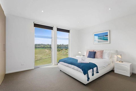 DREW Golfers Delight Close To St Andrews Beach - Sunshine Coast Guide 0