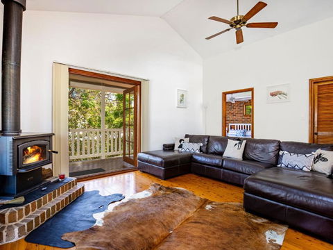 Eagles Point I Water Views I Pet Friendly - Sunshine Coast Guide 1