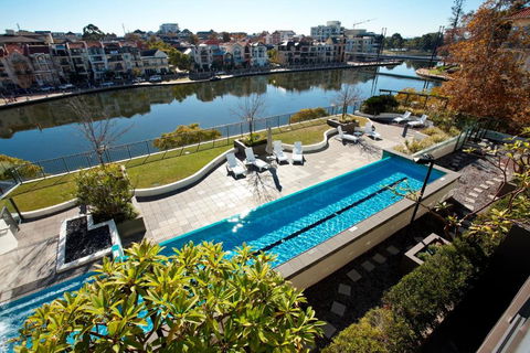 East Perth Suites Hotel - Sunshine Coast Guide 0