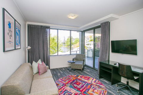 East Perth Suites Hotel - Sunshine Coast Guide 3