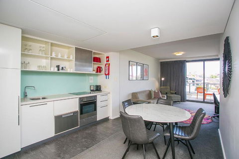 East Perth Suites Hotel - Sunshine Coast Guide 4