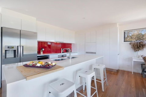 EAST52A - Lake Views - Sunshine Coast Guide 2