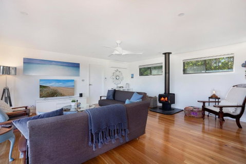 EAST52A - Lake Views - Sunshine Coast Guide 1