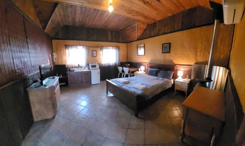 Eccles - Rustic Style Accommodation With Mod Cons - Sunshine Coast Guide 1