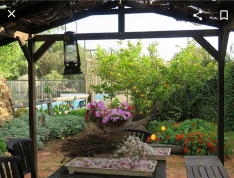 Eccles - Rustic Style Accommodation With Mod Cons - Sunshine Coast Guide 3