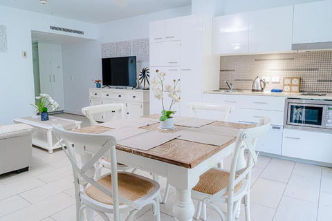 DRIFT PALM COVE- Private 2 Bed -Apartment 2204 - Sunshine Coast Guide 1