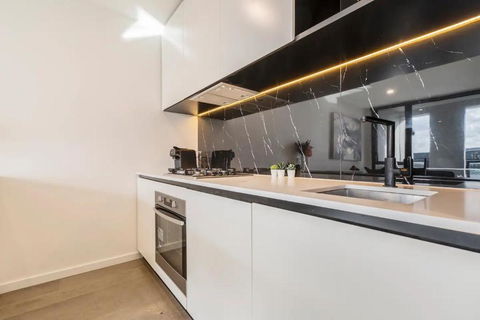 Elegant & Charming Apt In Vibrant Richmond - Sunshine Coast Guide 4