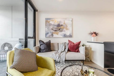 Elegant & Charming Apt In Vibrant Richmond - Sunshine Coast Guide 1