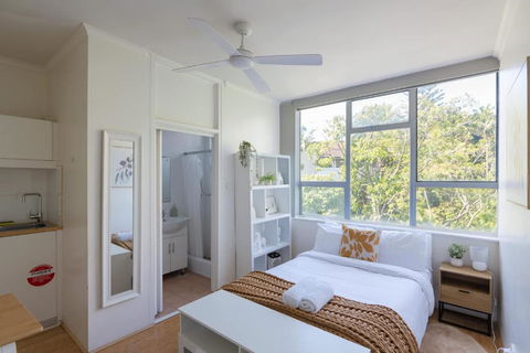 Elegant Studio With Rooftop Harbour Views - Sunshine Coast Guide 3