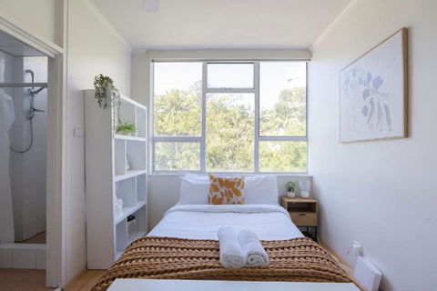 Elegant Studio With Rooftop Harbour Views - Sunshine Coast Guide 4