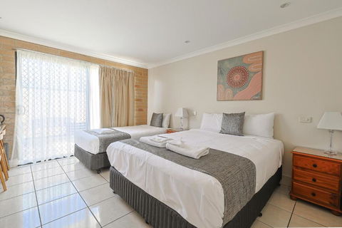 Emerald Central Palms Motel - Sunshine Coast Guide 2