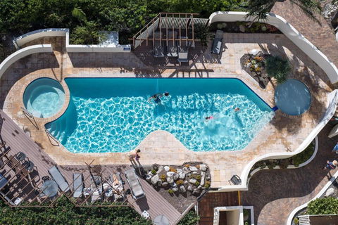 Entire 2 Bedroom Apartment W/ Ocean Views - Sunshine Coast Guide 0