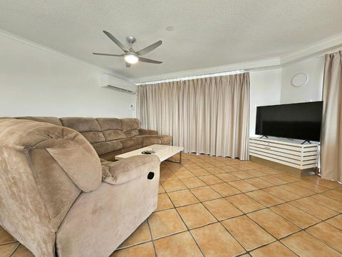 Entire 2 Bedroom Apartment W/ Ocean Views - Sunshine Coast Guide 4