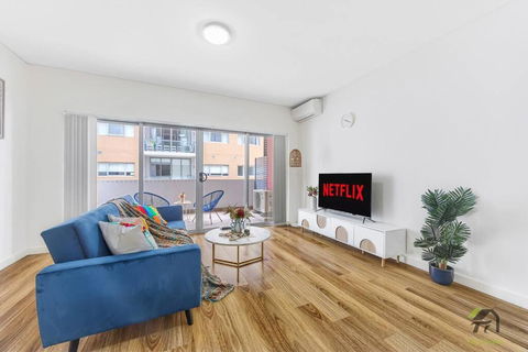 Entire 2 Bedroom In The Heart Of Wolli Creek - Sunshine Coast Guide 0