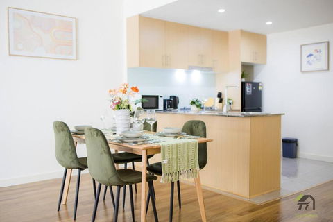 Entire 2 Bedroom In The Heart Of Wolli Creek - Sunshine Coast Guide 1
