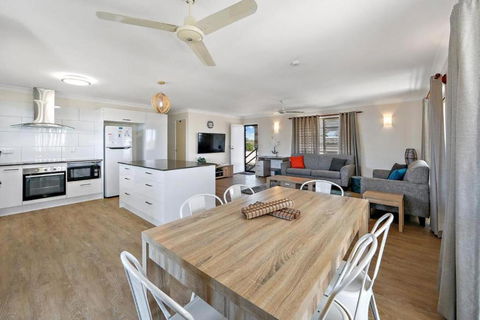 Entire Home Minutes To Beach - Sunshine Coast Guide 0