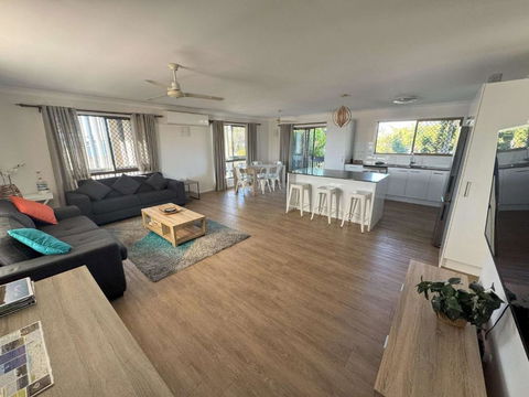 Entire Home Minutes To Beach - Sunshine Coast Guide 3