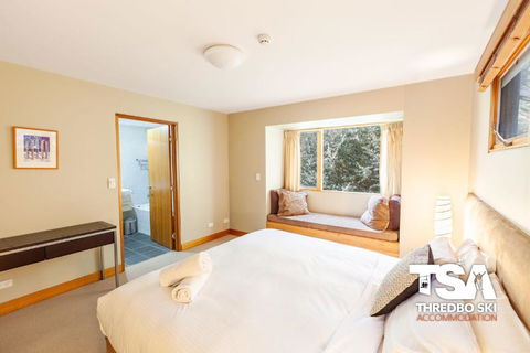 Escape 2 - Sunshine Coast Guide 1