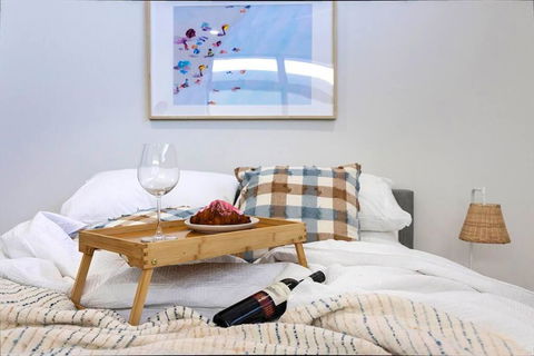 Esplanade Elegance Seaford: Sleeps 7 - Sunshine Coast Guide 1