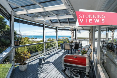 Essence Of The Sea - 4BR Family Home, Views, Fire - Sunshine Coast Guide 0
