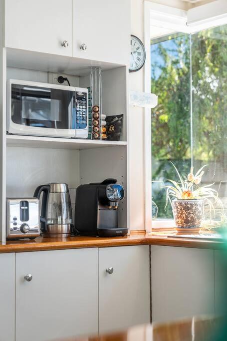 Essence Of The Sea - 4BR Family Home, Views, Fire - Sunshine Coast Guide 1
