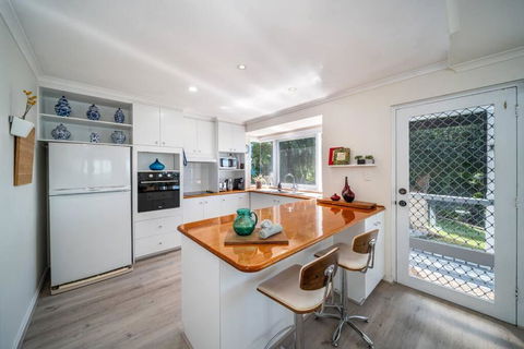 Essence Of The Sea - 4BR Family Home, Views, Fire - Sunshine Coast Guide 3