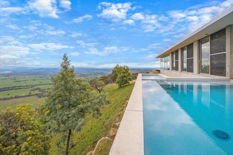 Eyrie - Sunshine Coast Guide 0