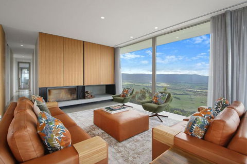 Eyrie - Sunshine Coast Guide 1