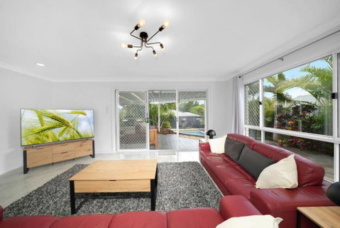 Family Escape Serene Oasis With Pool And AC - Sunshine Coast Guide 1