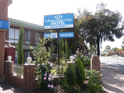 Fullarton Motor Lodge - Sunshine Coast Guide 0