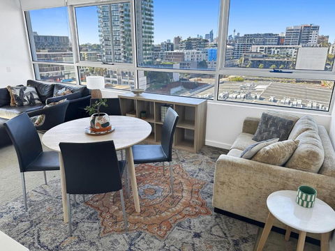 G901S - Bright Zetland Escape With City Views - Sunshine Coast Guide 0