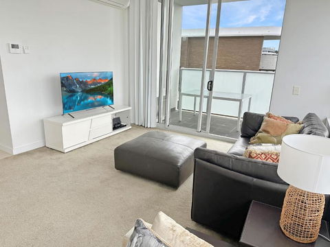 G901S - Bright Zetland Escape With City Views - Sunshine Coast Guide 1