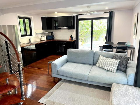Gabba Central Lofthouse Sleeps5 Pets - Sunshine Coast Guide 4