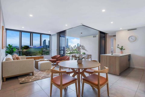 Gabba Oasis:Luxury 3BRM Apt Pool - Sunshine Coast Guide 0