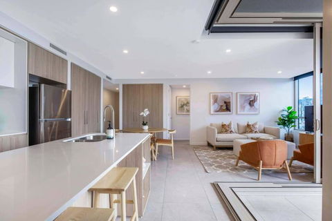 Gabba Oasis:Luxury 3BRM Apt Pool - Sunshine Coast Guide 4
