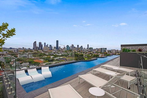 Gabba Oasis:Luxury 3BRM Apt Pool - Sunshine Coast Guide 1