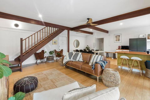 Garden Oasis-2br -1 Min From The Beach & Pet Friendly! - Sunshine Coast Guide 0