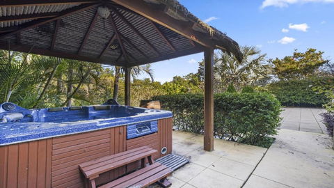 Garden Spa Villa - Sunshine Coast Guide 3