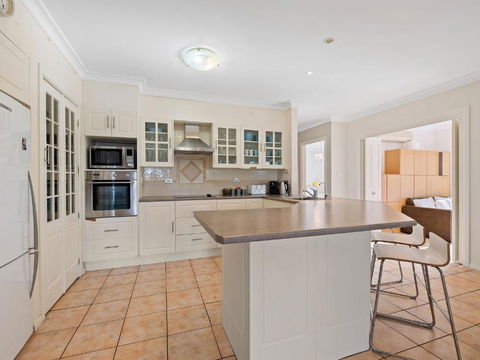 Gareth House - Sunshine Coast Guide 1