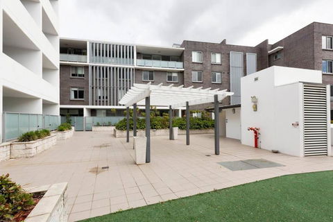 GLAD1 - Monash Rd - Gladesville - Sunshine Coast Guide 1