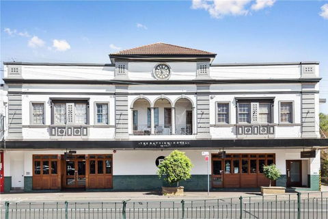 GLAD1 - Monash Rd - Gladesville - Sunshine Coast Guide 2