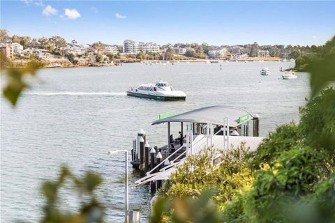 GLAD1 - Monash Rd - Gladesville - Sunshine Coast Guide 3