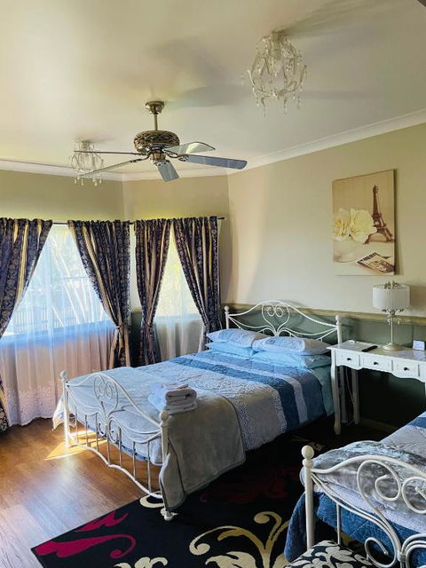 GOLDEN LACE B&B - Sunshine Coast Guide 4