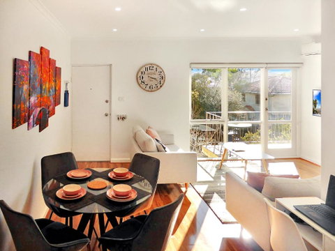 Glen Iris, Quiet Boutique 2 Bedroom Netflix, WIFI, Parking, Free Wine - Sunshine Coast Guide 0