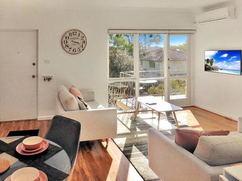 Glen Iris, Quiet Boutique 2 Bedroom Netflix, WIFI, Parking, Free Wine - Sunshine Coast Guide 1