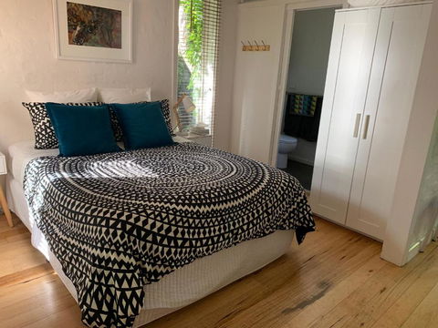 Garden Cottage St Kilda - Sunshine Coast Guide 3