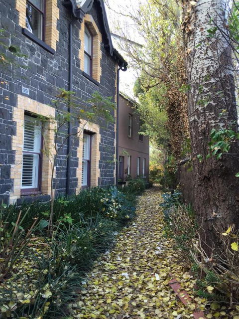 Garden Cottage St Kilda - Sunshine Coast Guide 1