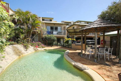 GORGEOUS STUDIO + 100M TO BEACH + POOL - Sunshine Coast Guide 3