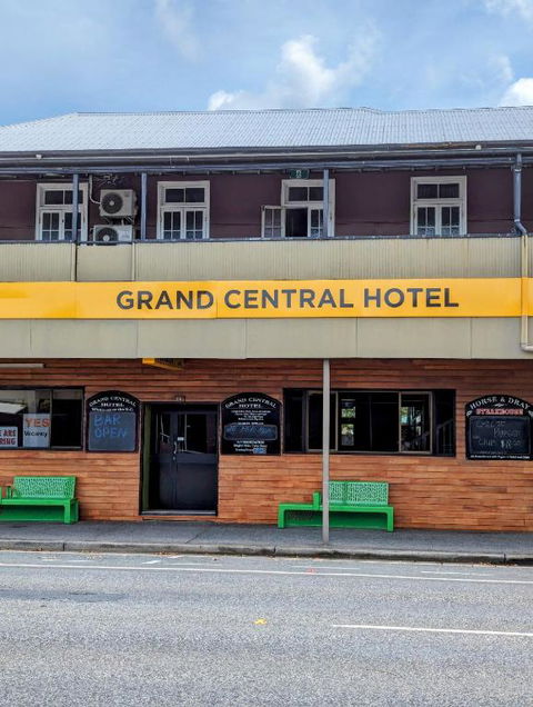 GRAND CENTRAL HOTEL PROSERPINE - Sunshine Coast Guide 2